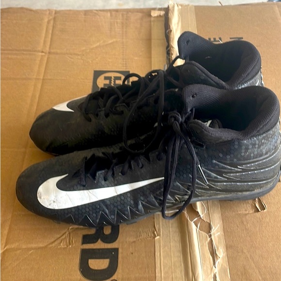 Nike Alpha Menace Football Cleats - Picture 1 of 4